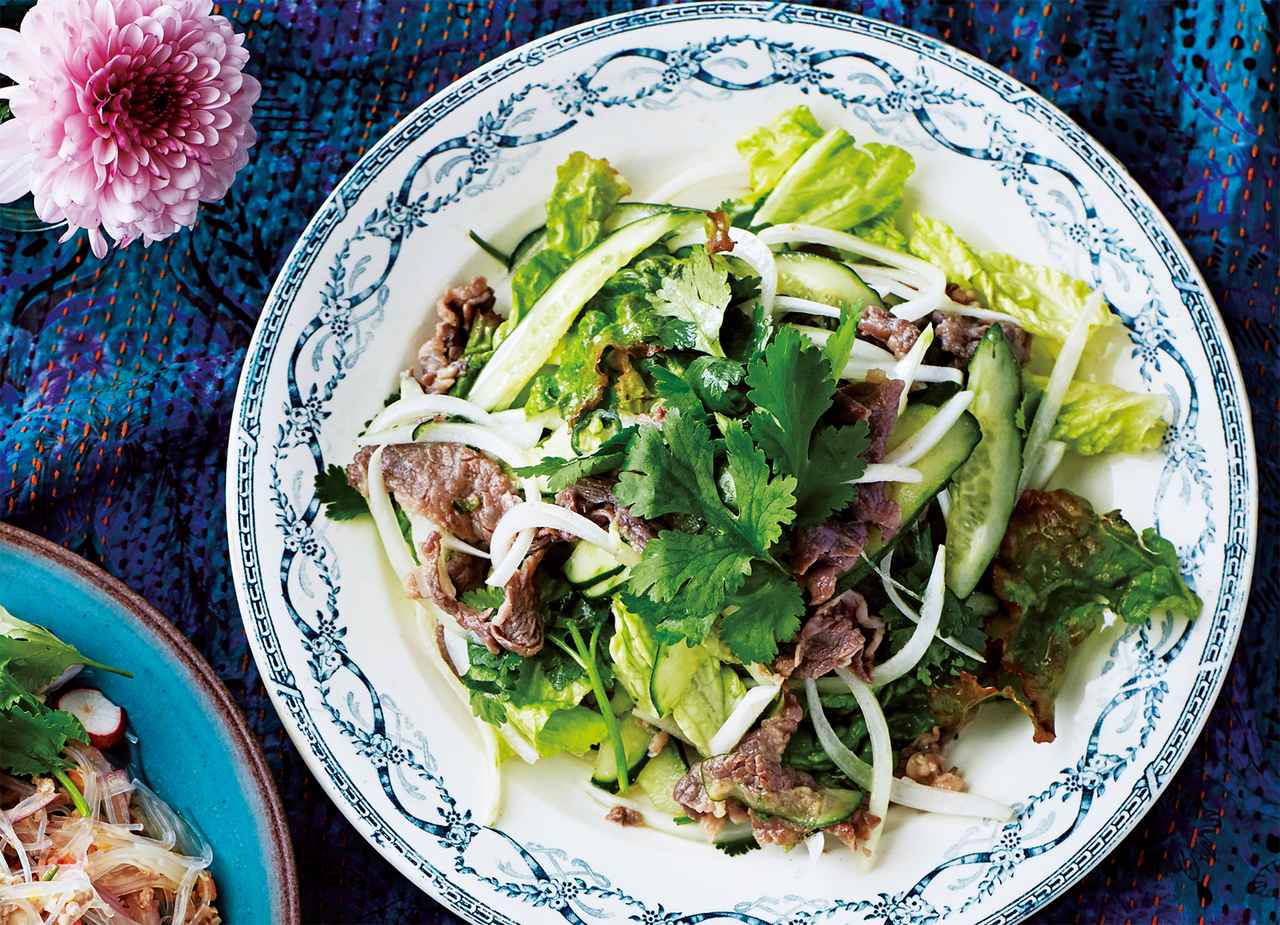 牛肉と野菜の辛いグリーンサラダ